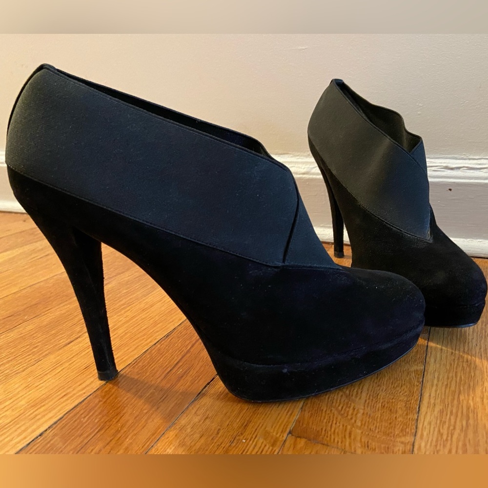 Stuart Weitzman black suede platform booties size 7